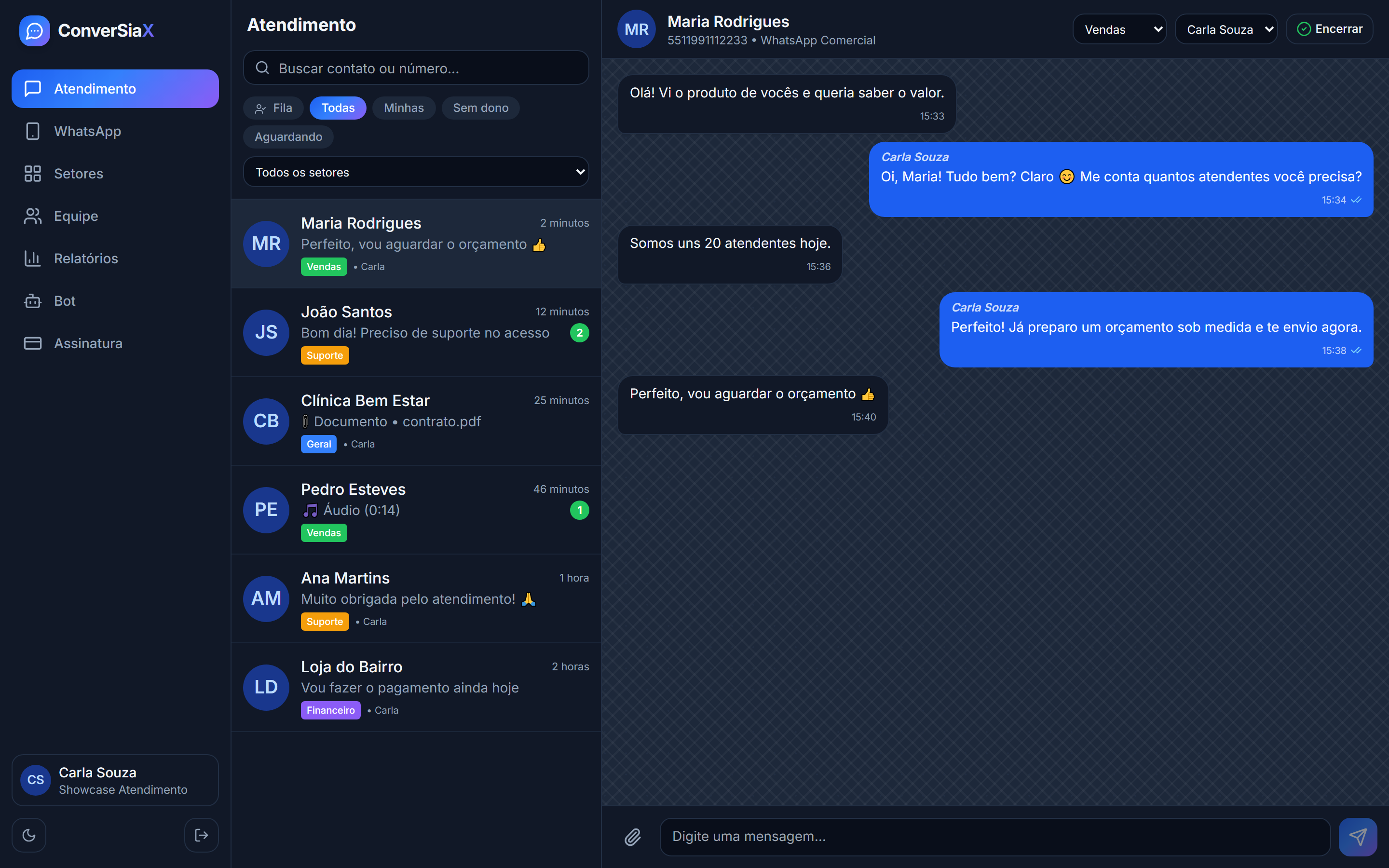 Tela de atendimento da ConverSiaX: lista de conversas, setores e chat em tempo real